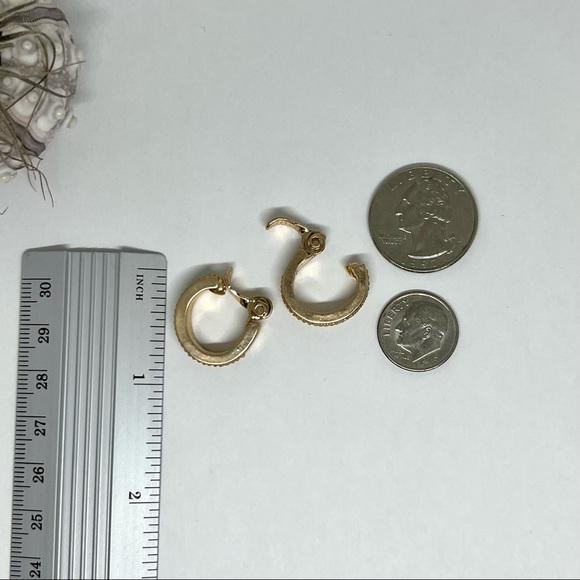 MVintage Gold Clip-On Hoop Earrings! - Picture 5 of 5